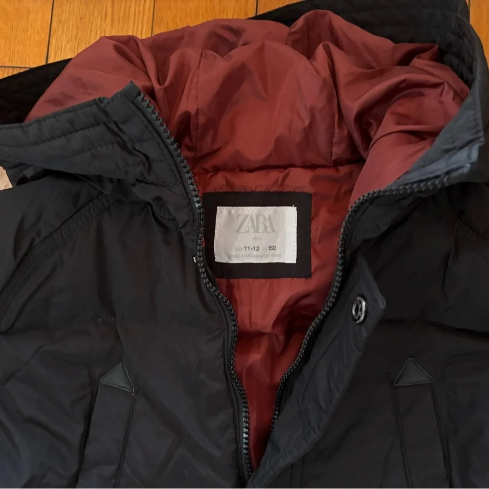 Zara Black and Burgundy Puffer Jacket - Picture 2 of 3